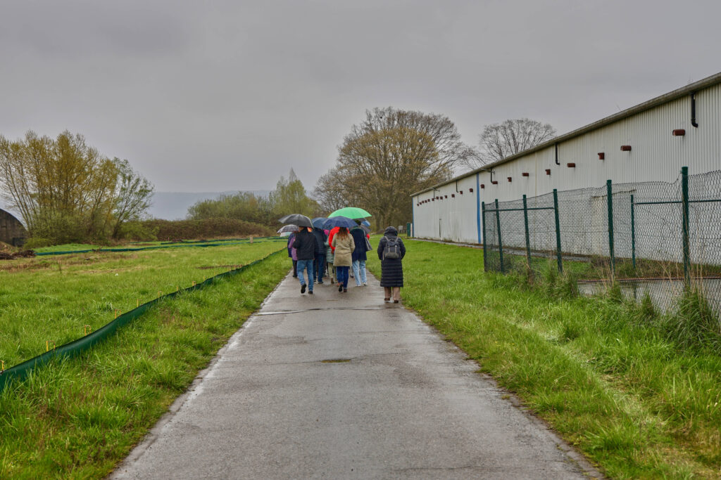 Letzte Führung und Vortrag mit Dr. Werner Schönleber über den Lahrer Flugplatz und seine militärische Bedeutung
Die Special Ammunition Site – bauliches Relikt einer oft vergessenen Ära auf dem Lahrer Flugplatz.
Vor dem Abriss der letzten Gebäude fand am 28.03., 14:30 Uhr, die letzte Führung statt: Einblicke in die Lebenswelt französischer und kanadischer Soldaten in 24-Stunden-Alarmbereitschaft.

Teilnehmer : ca. 40 
Letzte von 10 Führungen durch das Lahrer Stadtmuseum.


